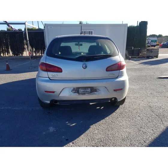 ALFA ROMEO 147 (190) '2007 1.9 JTD 8V M-JET DISTINCTIVE (01.2006->) GRIS