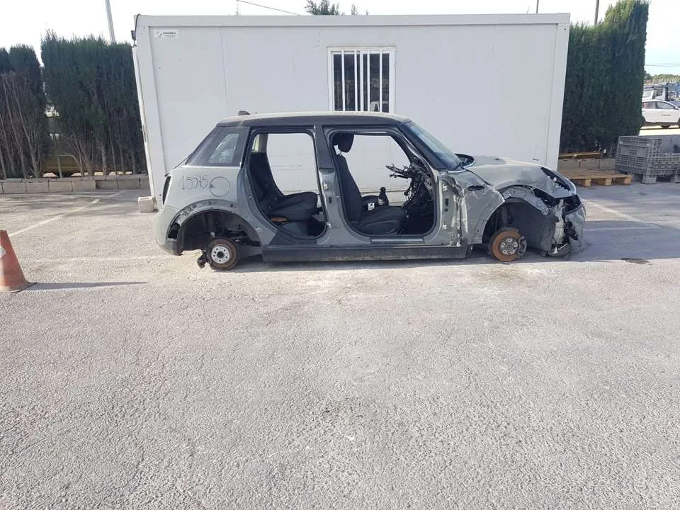 MINI MINI 5-TRG. (F55) '2020 COOPER GRIS