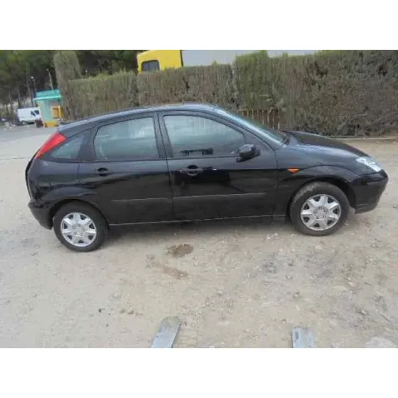 FORD FOCUS BERLINA (CAK) '2004 AMBIENTE NEGRO