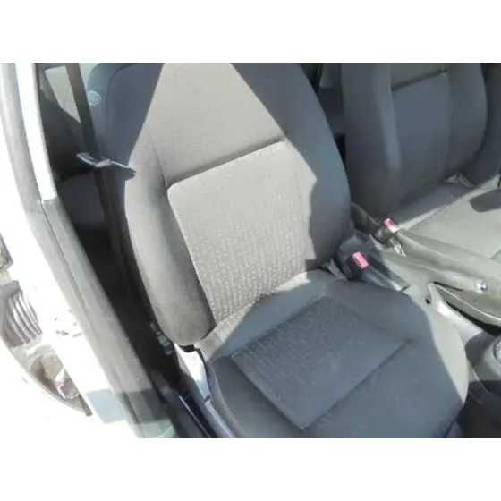 VOLKSWAGEN GOLF IV BERLINA (1J1) '2001 CONCEPTLINE GRIS