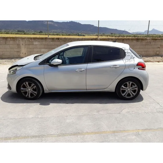 Peugeot 208 I (CA_, CC_) 2015