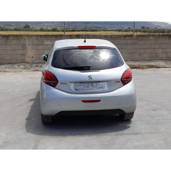 Peugeot 208 I (CA_, CC_) 2015