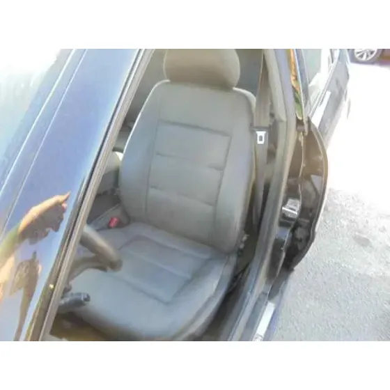 AUDI A4 BERLINA (B5) '1999 1.9 TDI NEGRO