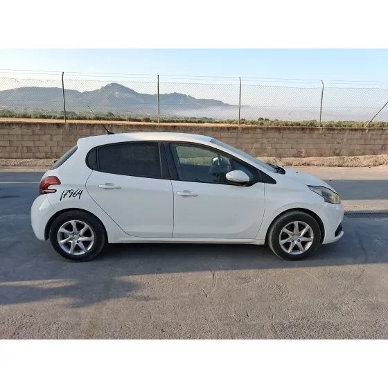Peugeot 208 I (CA_, CC_) 2012