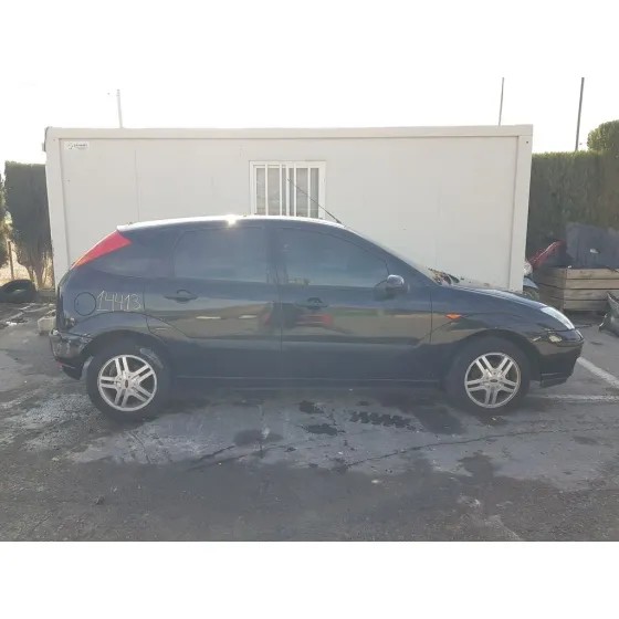 FORD FOCUS BERLINA (CAK) '2004 AMBIENTE NEGRO