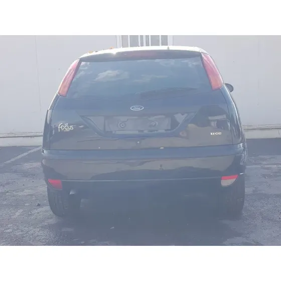 FORD FOCUS BERLINA (CAK) '2004 AMBIENTE NEGRO