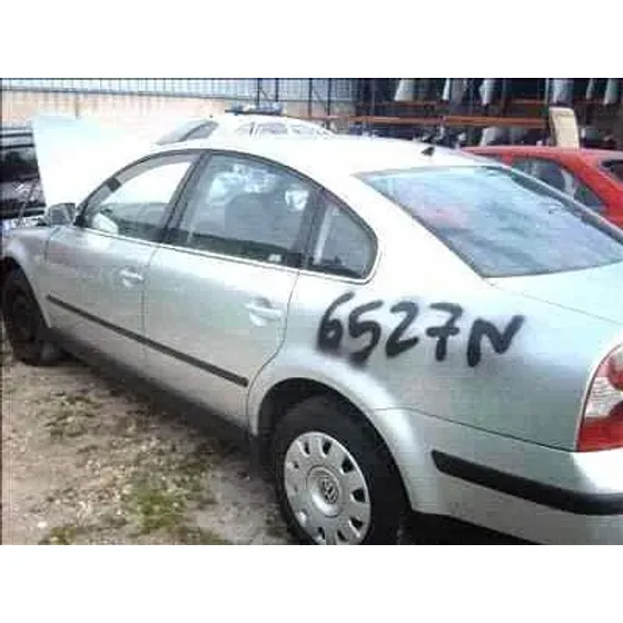 VOLKSWAGEN PASSAT BERLINA (3B3) '2000 COMFORTLINE GRIS