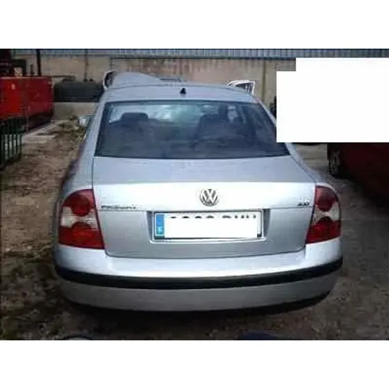 VOLKSWAGEN PASSAT BERLINA (3B3) '2000 COMFORTLINE GRIS