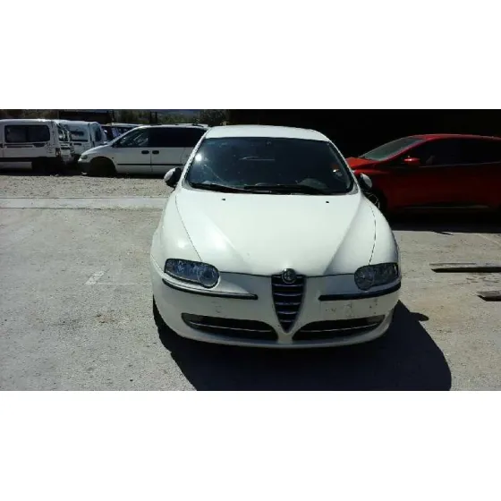 ALFA ROMEO 147 (190) '2001 1.6 T.SPARK DISTINCTIVE BLANCO