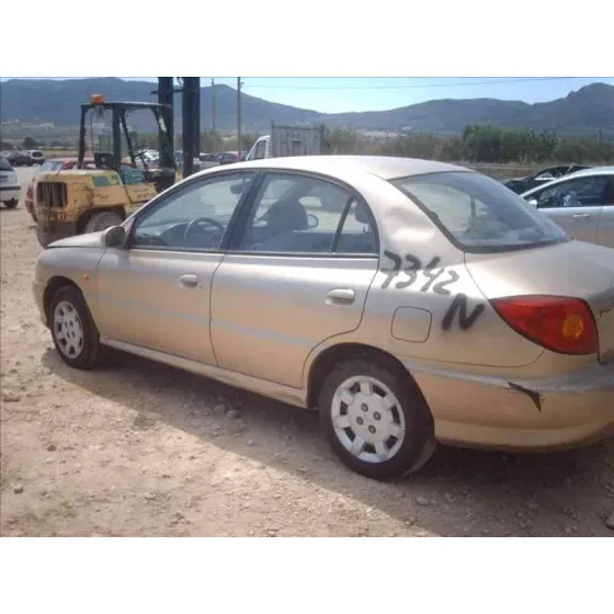 KIA RIO '2000 LS BERLINA DORADO