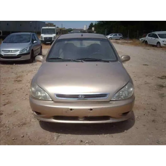KIA RIO '2000 LS BERLINA DORADO
