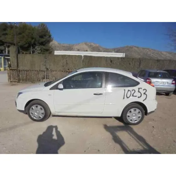 FORD FOCUS BERLINA (CAP) '2005 AMBIENTE (D) BLANCO