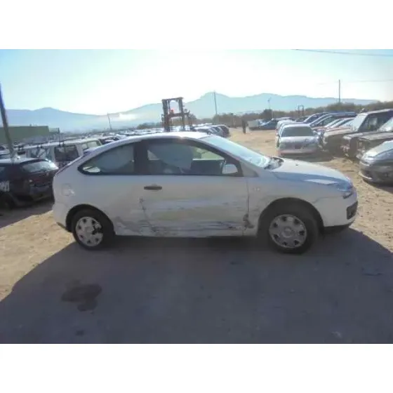 FORD FOCUS BERLINA (CAP) '2005 AMBIENTE (D) BLANCO