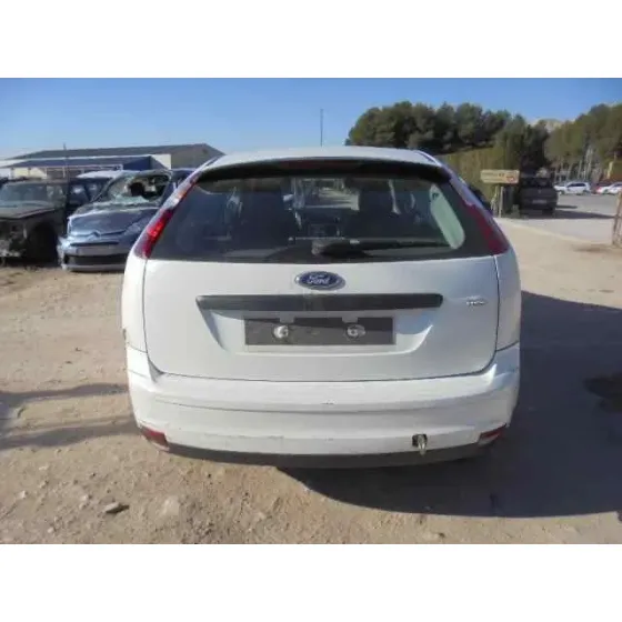 FORD FOCUS BERLINA (CAP) '2005 AMBIENTE (D) BLANCO