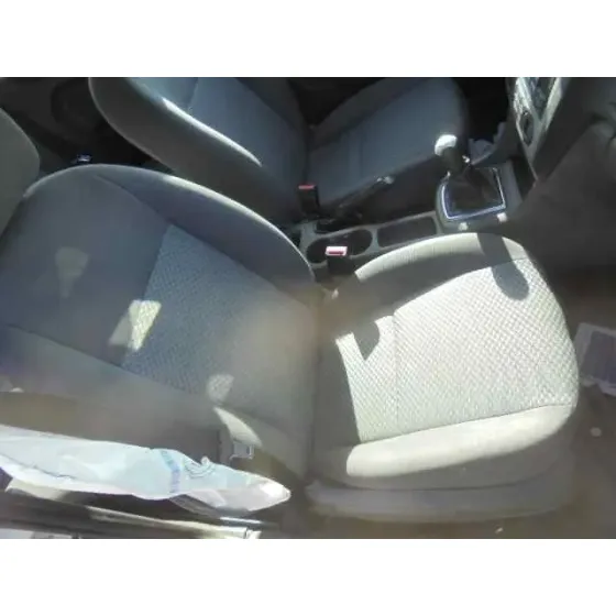 FORD FOCUS BERLINA (CAP) '2005 AMBIENTE (D) BLANCO