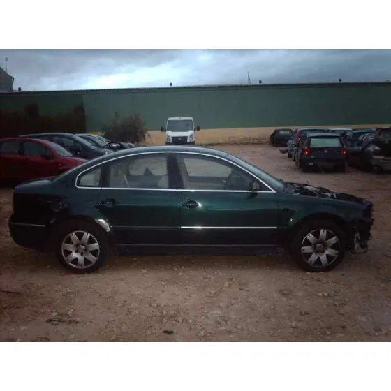 VOLKSWAGEN PASSAT BERLINA (3B3) '2002 V6 EXECUTIVE 4MOTION VERDE