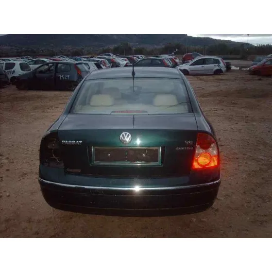 VOLKSWAGEN PASSAT BERLINA (3B3) '2002 V6 EXECUTIVE 4MOTION VERDE