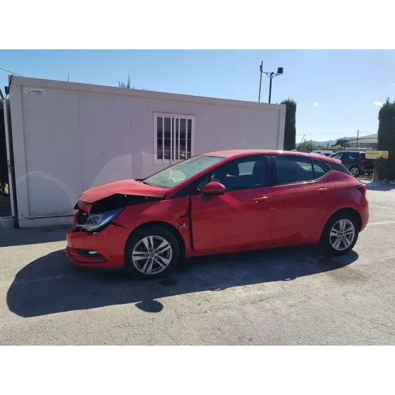 OPEL ASTRA K LIM. 5TÜRIG '2018 DYNAMIC ROJO