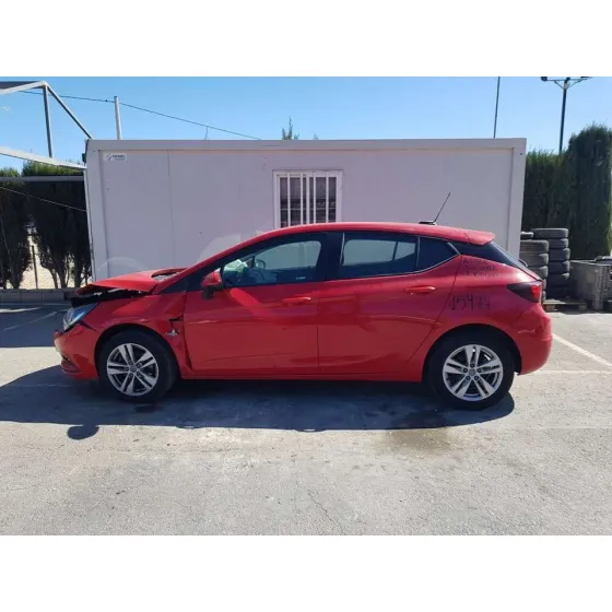 OPEL ASTRA K LIM. 5TÜRIG '2018 DYNAMIC ROJO