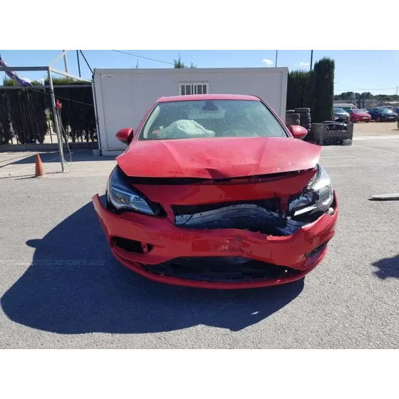 OPEL ASTRA K LIM. 5TÜRIG '2018 DYNAMIC ROJO