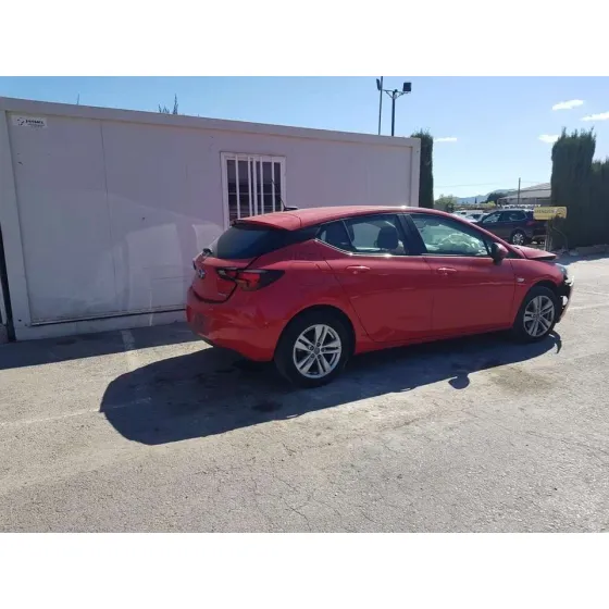 OPEL ASTRA K LIM. 5TÜRIG '2018 DYNAMIC ROJO