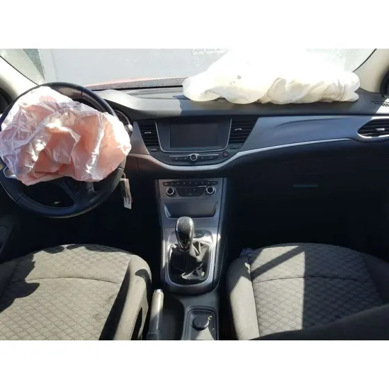 OPEL ASTRA K LIM. 5TÜRIG '2018 DYNAMIC ROJO
