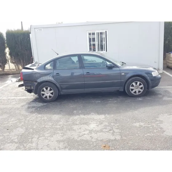 VOLKSWAGEN PASSAT BERLINA (3B2) '2000 COMFORTLINE GRIS OSCURO