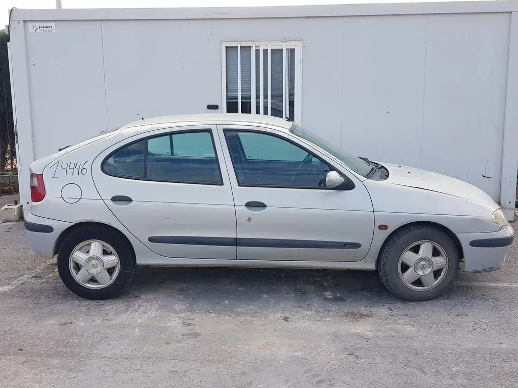 RENAULT MEGANE I FASE 2 BERLINA (BA0) '1999 1.9 D RXE GRIS