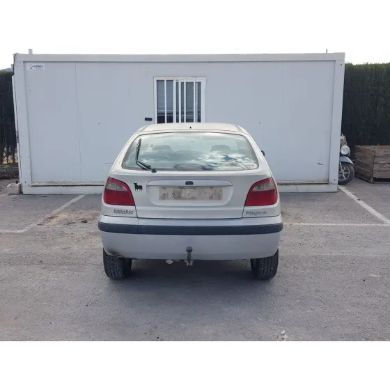 RENAULT MEGANE I FASE 2 BERLINA (BA0) '1999 1.9 D RXE GRIS