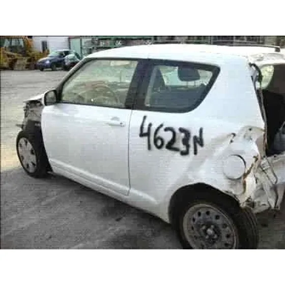 SUZUKI SWIFT BERLINA (MZ) '2005 GL (3-PTAS.) BLANCO