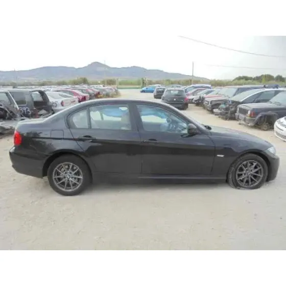 BMW SERIE 3 BERLINA (E90) '2010 318D NEGRO