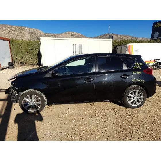 Toyota AURIS (_E18_) 2012