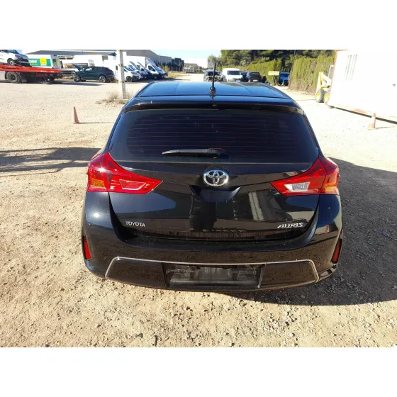 Toyota AURIS (_E18_) 2012