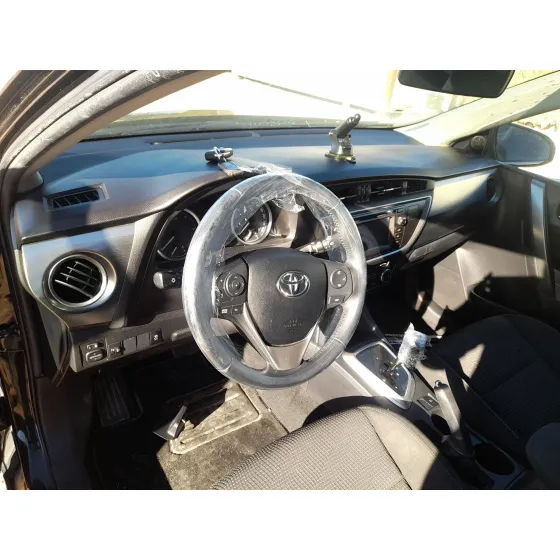 Toyota AURIS (_E18_) 2012