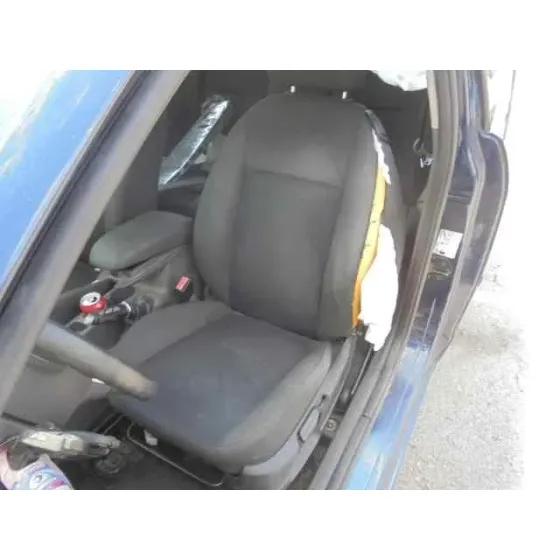 FORD FOCUS BERLINA (CAP) '2005 GHIA AZUL