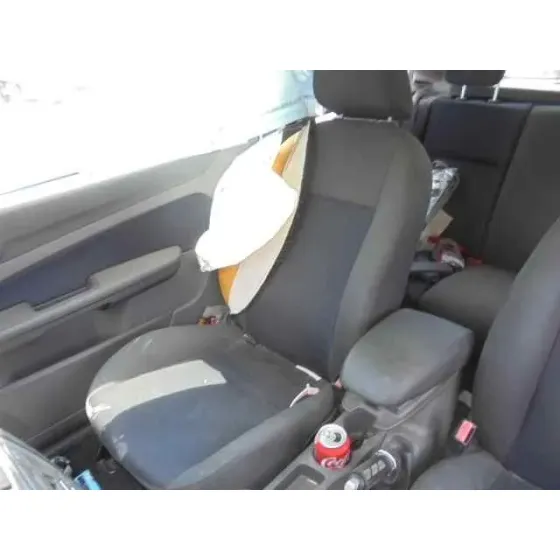 FORD FOCUS BERLINA (CAP) '2005 GHIA AZUL
