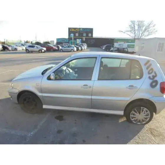 VOLKSWAGEN POLO BERLINA (6N2) '2000 CONCEPTLINE GRIS