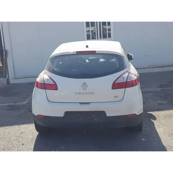 RENAULT MEGANE III BERLINA 5 P '2009 DYNAMIQUE BLANCO