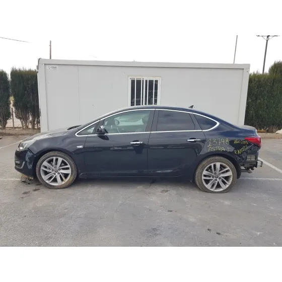 OPEL ASTRA J LIM. 4TÜRIG '2013 SELECTION NEGRO