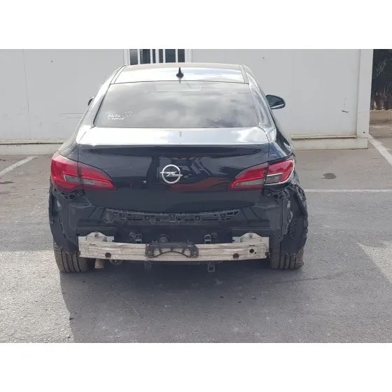OPEL ASTRA J LIM. 4TÜRIG '2013 SELECTION NEGRO