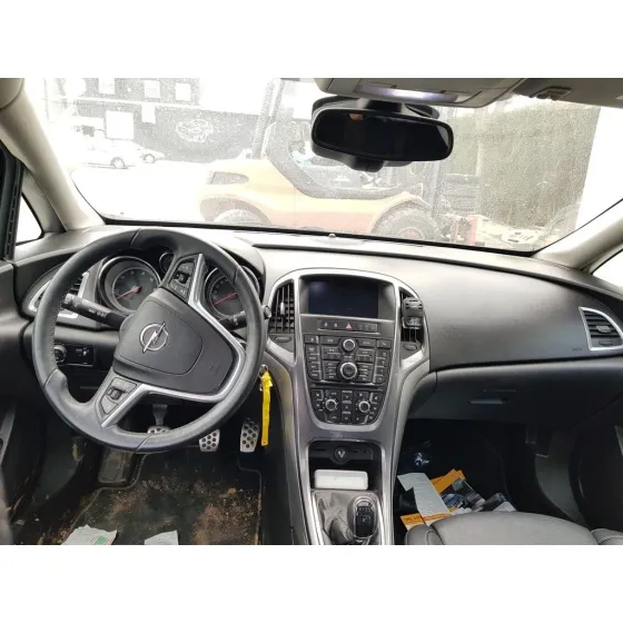 OPEL ASTRA J LIM. 4TÜRIG '2013 SELECTION NEGRO
