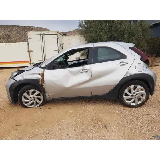 TOYOTA AYGO X '2024 PLAY GRIS