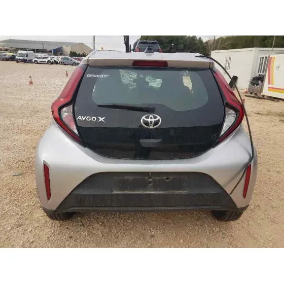 TOYOTA AYGO X '2024 PLAY GRIS