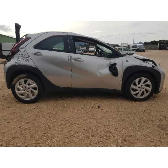 TOYOTA AYGO X '2024 PLAY GRIS