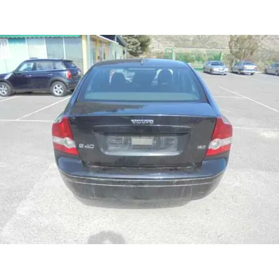 VOLVO S40 BERLINA '2006 1.6 D KINETIC NEGRO