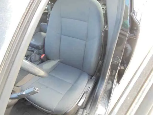 VOLVO S40 BERLINA '2006 1.6 D KINETIC NEGRO
