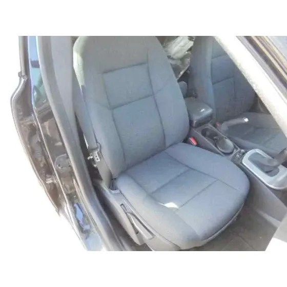 VOLVO S40 BERLINA '2006 1.6 D KINETIC NEGRO