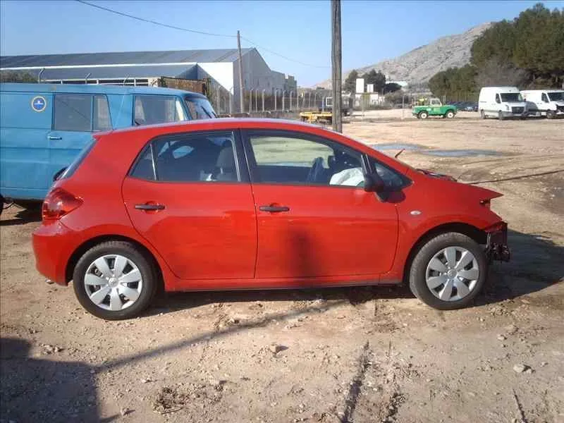 TOYOTA AURIS '2006 1.4 TURBODIESEL CAT ROJO