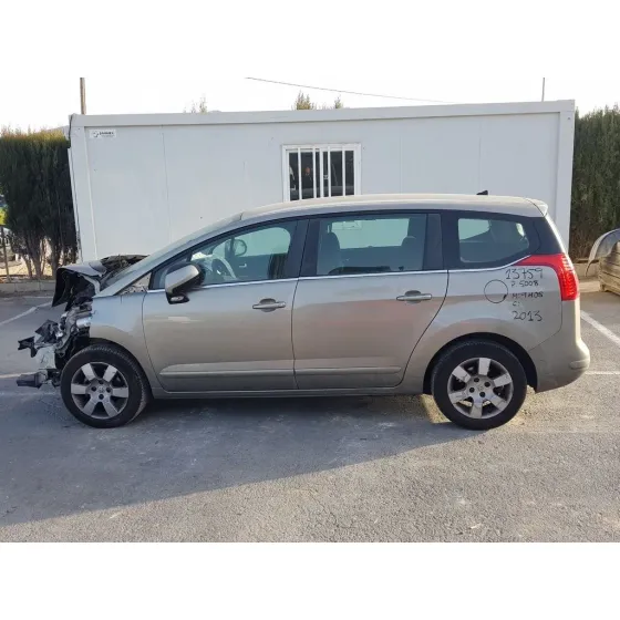 PEUGEOT 5008 '2013 ALLURE GRIS
