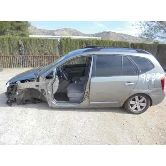 KIA CARENS (UN) '2010 ACTIVE DORADO